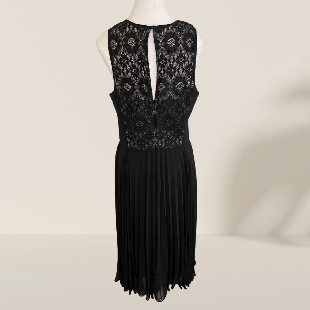 Maggy London Black Lace Bodice Pleated Midi Dress - Size 12 - Picture 5 of 7